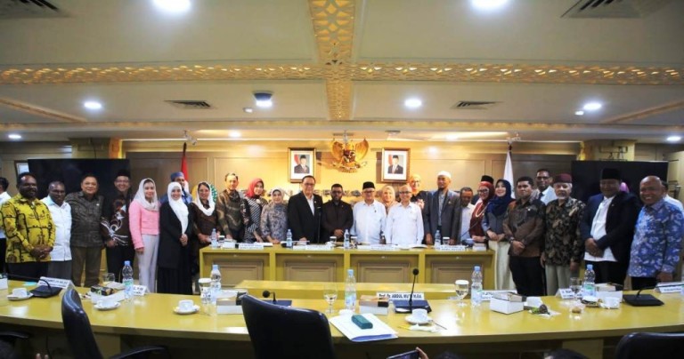 Peserta Rapat Kerja antara Komite III Dewan Perwakilan Daerah Republik Indonesia dengan Kementerian Pendidikan Dasar dan Menengah Republik Indonesia, pada hari Senin, tanggal 3 Februari 2025 di Komplek Senayan, Jakarta. (MUSINEWS/DPD RI)