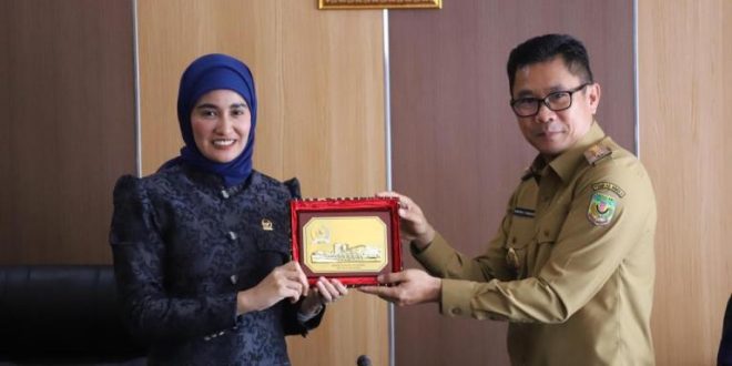 Wakil Ketua Komite IV Dewan Perwakilan Daerah Republik Indonesia, Sinta Rosma Yanti, saat melakukan Kunjungan Kerja ke Provinsi Papua Tengah dalam rangka pengawasan atas pelaksanaan Undang-Undang Nomor 9 Tahun 2018 tentang Penerimaan Negara Bukan Pajak.