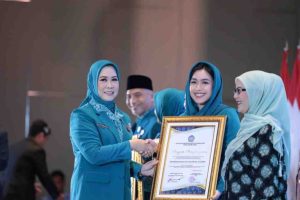 Gubernur Sumsel H. Herman Deru didampingi Wakil Gubernur Sumsel H. Cik Ujang menghadiri Pelantikan Ketua Tim Penggerak PKK, Ketua Pembina Posyandu dan Ketua Dekranasda Kabupaten / Kota di Provinsi Sumatera Selatan Tahun 2025.