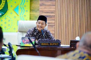 Rapat yang berlangsung di ruang rapat Serasan Sekate pada Jumat (7/3/2025), dipimpin oleh Bupati Muba H. M. Toha yang diwakili oleh Wabup Rohman.