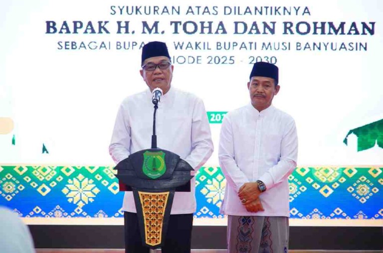 Acara berlangsung khidmat dan meriah di Pendopoan Griya Bumi Serasan Sekate, Jumat (7/3/2025).