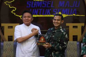 H. Herman Deru (HD) menerima kunjungan Komandan Lanal Palembang Kolonel Laut (P) Faisal, M.Tr.Hanla., M.M., CRMP beserta jajaran. Kantor Gubernur Sumsel, Jun'at (7/3/2025).