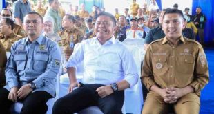 H. Herman Deru menjalin silaturahmi bersama masyarakat Desa Babatan Saudagar, Kecamatan Pemulutan, Kabupaten Ogan Ilir, di Lapangan Kantor Desa Babatan Saudagar, Selasa (11/3/2025).