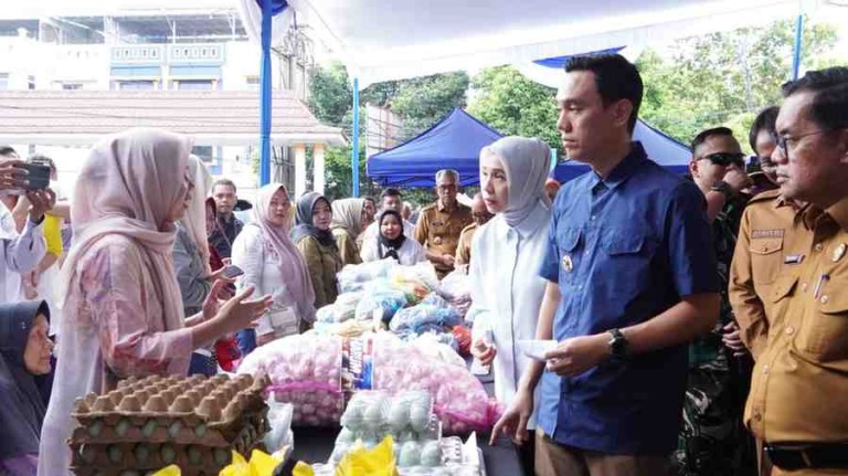 Muchendi pada gelaran Operasi Pasar Murah di Kayuagung. Selasa,(11/3/25).