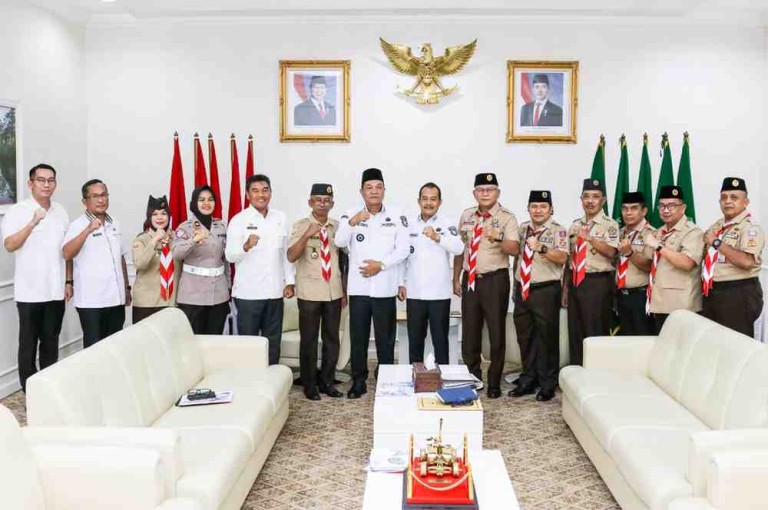 Bupati Muba saat menerima audiensi jajaran pengurus Kwarcab Muba di Ruang Audiensi Bupati Muba pada Rabu (12/3/2025).
