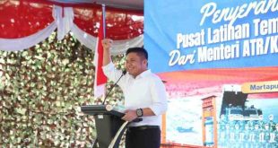 Penyerahan Sertifikat Pusat Latihan Tempur TNI AD (Puslatpur) dari Menteri ATR/Kepala BPN Kepada Kepala Staf Angkatan Darat (Kasad) di Puslatpur OKUT, Rabu (12/3/2025) siang.