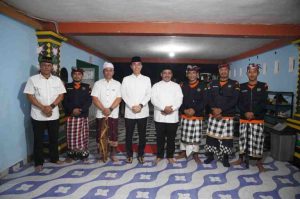 Umat Hindu di Kecamatan Lempuing OKI turut hadir pada Safari Ramadan yang digelar oleh Pemkab OKI di Padepokan PSHT Desa Debak Rejo Kecamatan Lempuing, Rabu (12/3/25).