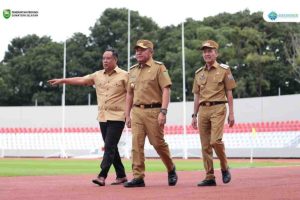 Gubernur Sumsel H. Herman Deru didampingi Wakil Gubernur Sumsel H. Cik Ujang menghadiri Renovasi dan Pembangunan 17 Stadion oleh Presiden RI Prabowo Subianto secara virtual.