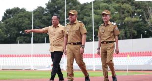 Gubernur Sumsel H. Herman Deru didampingi Wakil Gubernur Sumsel H. Cik Ujang menghadiri Renovasi dan Pembangunan 17 Stadion oleh Presiden RI Prabowo Subianto secara virtual.