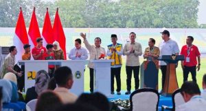 Presiden Prabowo Subianto meresmikan renovasi dan pembangunan 17 stadion di Indonesia yang terpusat di Stadion Gelora Delta Sidoarjo, Kabupaten Sidoarjo, Provinsi Jawa Timur pada Senin, 17 Maret 2025. Foto: BPMI Setpres/Laily Rachev