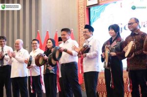 H. Herman Deru (HD) menghadiri sekaligus melaunching Gebyar Laksan Tahun 2025 : Literasi dan Inklusi Keuangan di Bulan Ramadhan diselenggarakan oleh Otoritas Jasa Keuangan (OJK) Provinsi Sumatera Selatan dan Bangka Belitung di Ballroom OJK (Selasa, 18/3/2025).