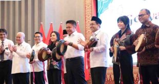 H. Herman Deru (HD) menghadiri sekaligus melaunching Gebyar Laksan Tahun 2025 : Literasi dan Inklusi Keuangan di Bulan Ramadhan diselenggarakan oleh Otoritas Jasa Keuangan (OJK) Provinsi Sumatera Selatan dan Bangka Belitung di Ballroom OJK (Selasa, 18/3/2025).