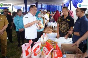 H. Cik Ujang turun langsung pada Operasi Pasar Murah yang diselenggarakan oleh Dinas Perdagangan Prov Sumsel.