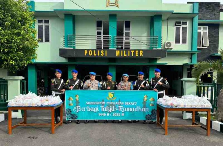 Pembagian ratusan takjil tersebut melibatkan seluruh anggota Subdenpom persiapan Sekayu dan Propam Polres Musi Banyusin.