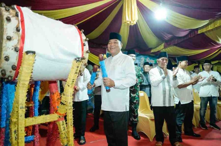 Bupati Muba H M Toha menyampaikan, ucapkan terima kasih kepada seluruh panitia pelaksana, serta seluruh pihak terkait yang telah memberikan sumbangsih yang sangat besar untuk kesuksesan acara pawai takbir malam ini.