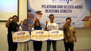 SEVIMA (PT. Sentra Vidya Utama) kembali mengadakan program beasiswa SEVIMA Mencari Siswa Bertalenta (SEMESTA) Tahun 2025. Beasiswa ini memberikan kesempatan kuliah gratis S1 dan S2 di bidang IT untuk 10 orang, serta kesempatan lowongan kerja dan digaji tiap bulan. (foto : SEVIMA)