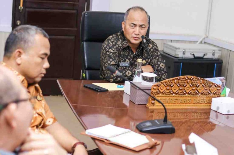 Rapat dipimpin oleh Sekretaris Daerah Muba Dr H Apriyadi dan dihadiri oleh Kepala Perangkat Daerah Muba, serta pihak terkait lainnya, Kamis (27/2/2025) di Ruang Rapat Sekda.