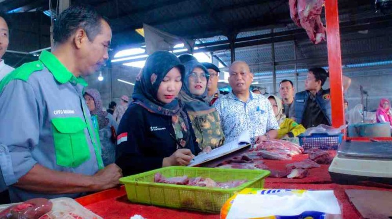Pemerintah Kabupaten Musi Banyuasin (Pemkab Muba) melalui Dinas Perdagangan dan Perindustrian (Disdagperin) Muba menggelar inspeksi mendadak (sidak) pasar di Pasar Randik, Sekayu, Jumat (28/02/2025).