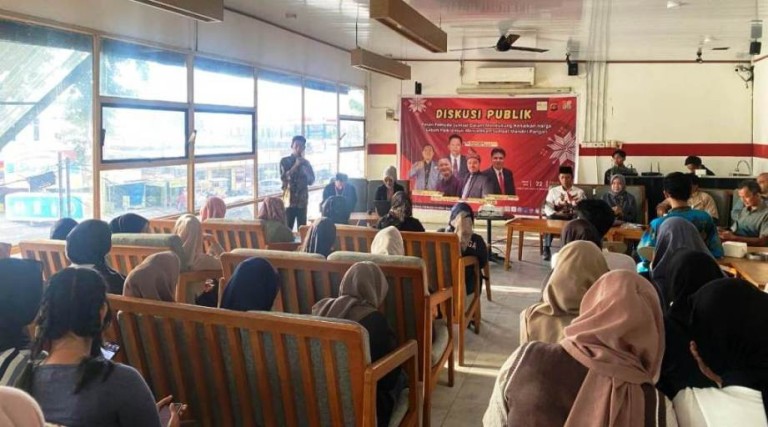 Aliansi Mahasiswa Palembang (AMP) menggelar diskusi publik dengan tema Peran Pemuda Sumsel dalam mendukung kenaikan harga Gabah Padi Untuk Menjadikan Sumsel Mandiri Pangan, di Cafe Sodara, Kota Palembang, pada hari Sabtu, tanggal 22 Maret 2025. (MUSINEWS.ID/ALI)
