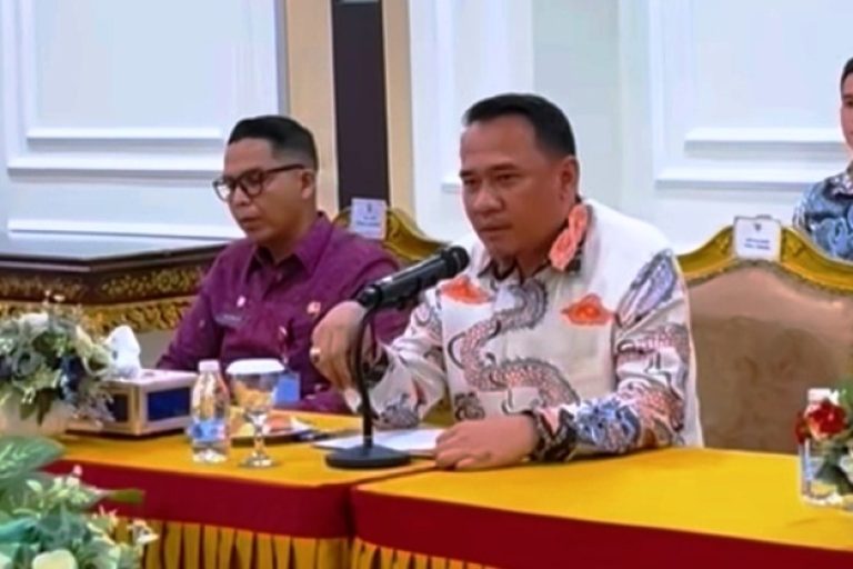 Ketua Dewan Perwakilan Rakyat Daerah (DPRD) Provinsi Sumatera Selatan (Sumsel), Andie Dinialdie, menerima Penyerahan Laporan Hasil Pemeriksaan (LHP) Kinerja atas pengelolaan Anggaran Pendapatan dan Belanja Daerah (APBD), dalam rangka mendukung Pembangunan Nasional Tahun Anggaran 2023 hingga Semester 1 Tahun 2024, pada Pemerintah Provinsi Sumsel.