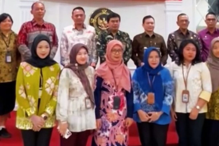 Ketua Dewan Perwakilan Rakyat Daerah (DPRD) Provinsi Sumatera Selatan (Sumsel), Andie Dinialdie, menerima Penyerahan Laporan Hasil Pemeriksaan (LHP) Kinerja atas pengelolaan Anggaran Pendapatan dan Belanja Daerah (APBD), dalam rangka mendukung Pembangunan Nasional Tahun Anggaran 2023 hingga Semester 1 Tahun 2024, pada Pemerintah Provinsi Sumsel.