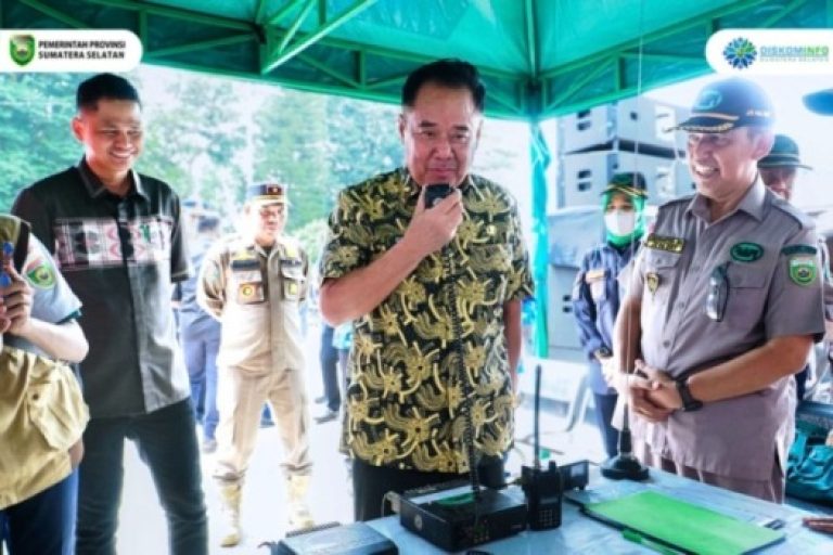 Wakil Gubernur Provinsi Sumatera Selatan, Cik Ujang, melepas peserta mudik yang memiliki tema Mudik Tenang Menyenangkan di Terminal Alang-alang lebar Tipe A Kota Palembang. pada hari Kamis, tanggal 17 Maret 2025.