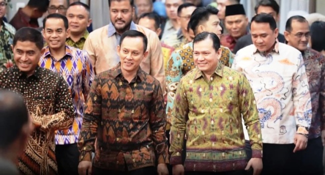 Ketua Dewan Perwakilan Rakyat Daerah (DPRD) Provinsi Sumatera Selatan (Sumsel), Andie Dinialdie, menghadiri acara pelepasan tugas Penjabat (Pj.) Gubernur Sumsel, Elen Setiadi, dan Pj. Ketua Tim Penggerak (TP) Pemberdayaan Kesejahteraan Keluarga (PKK), pada hari Selasa malam, tanggal 18 Februari 2025, di Griya Agung, Palembang.