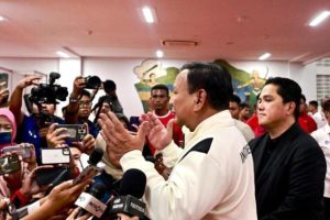 Presiden Republik Indonesia, Prabowo Subianto, memberikan keterangan kepada wartawan, usai menyaksikan langsung pertandingan melawan Bahrain pada hari Selasa malam, tanggal 25 Maret 2025, di Stadion Utama Gelora Bung Karno (GBK), Jakarta. (MUSINEWS.ID/BPMI SETPRES)