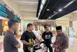 Anggota Dewan Perwakilan Daerah Republik Indonesia, H. Sudirman atau Haji Umah, menyambut kedatangan tiga orang korban Tindak Pidana Penjualan Orang (TPPO) asal Aceh yang dipulangkan dari Laos, tiba di Bandara Internasional Soekarno-Hatta, Cengkareng, Banten, pada hari Sabtu, tanggal 1 Maret 2025.