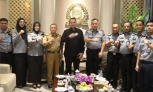 Ketua Dewan Perwakilan Rakyat Daerah (DPRD) Provinsi Sumatera Selatan (Sumsel), Andie Dinialdie, menerima audiensi Kepala Kantor Wilayah (Kakanwil) Kementerian Hukum (Kemenkum) Provinsi Sumatera Selatan (Sumsel), Agato P P Simamora, di Kantor DPRD Sumsel, pada hari Senin, tanggal 20 Januari 2025.