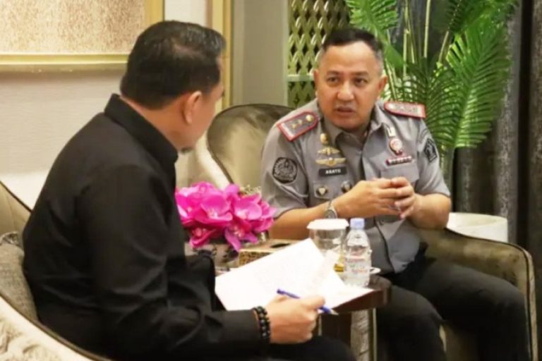 Ketua Dewan Perwakilan Rakyat Daerah (DPRD) Provinsi Sumatera Selatan (Sumsel), Andie Dinialdie, menerima audiensi Kepala Kantor Wilayah (Kakanwil) Kementerian Hukum (Kemenkum) Provinsi Sumatera Selatan (Sumsel), Agato P P Simamora, di Kantor DPRD Sumsel, pada hari Senin, tanggal 20 Januari 2025.