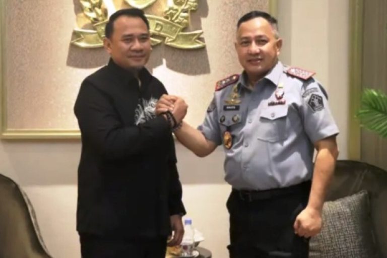 Ketua Dewan Perwakilan Rakyat Daerah (DPRD) Provinsi Sumatera Selatan (Sumsel), Andie Dinialdie, menerima audiensi Kepala Kantor Wilayah (Kakanwil) Kementerian Hukum (Kemenkum) Provinsi Sumatera Selatan (Sumsel), Agato P P Simamora, di Kantor DPRD Sumsel, pada hari Senin, tanggal 20 Januari 2025.