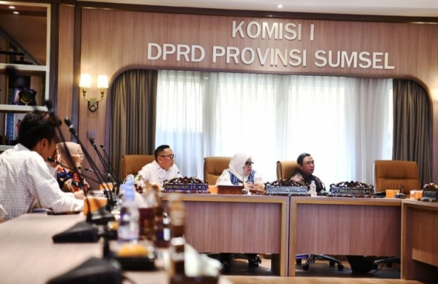 Komisi I Dewan Perwakilan Rakyat Daerah (DPRD) Provinsi Sumatera Selatan (Sumsel) menggelar rapat bersama Sekretaris Daerah (Sekda) Sumsel untuk membahas tentang Tenaga Honorer, pada hari Jum'at, tanggal 24 Januari 2025.