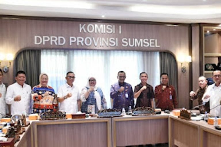 Komisi I Dewan Perwakilan Rakyat Daerah (DPRD) Provinsi Sumatera Selatan (Sumsel) menggelar rapat bersama Sekretaris Daerah (Sekda) Sumsel untuk membahas tentang Tenaga Honorer, pada hari Jum’at, tanggal 24 Januari 2025.