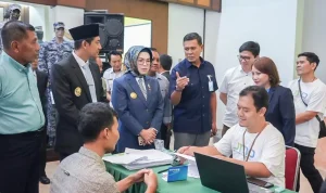 BPJS Ketenagakerjaan menegaskan komitmennya dalam melindungi hak-hak normatif kaum buruh, melalui penyediaan layanan prioritas klaim Jaminan Hari Tua (JHT). Fasilitas khusus ini diberikan bagi ribuan karyawan PT Sri Rejeki Isman Tbk (Sritex), yang terdampak Kebijakan Pemutusan Hubungan Kerja. (MUSINEWS.ID/CPG) BPJS Ketenagakerjaan menegaskan komitmennya dalam melindungi hak-hak normatif kaum buruh, melalui penyediaan layanan prioritas klaim Jaminan Hari Tua (JHT). Fasilitas khusus ini diberikan bagi ribuan karyawan PT Sri Rejeki Isman Tbk (Sritex), yang terdampak Kebijakan Pemutusan Hubungan Kerja. (MUSINEWS.ID/CPG)