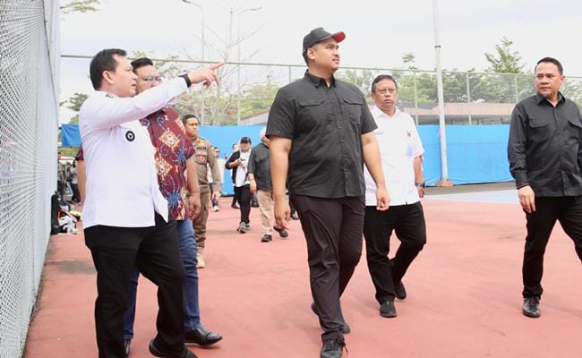 Ketua Dewan Perwakilan Rakyat Daerah (DPRD) Provinsi Sumatera Selatan (Sumsel), Andie Dinialdie, mendampingi Menteri Pemuda dan Olahraga (Menpora) Republik Indonesia, Dito Ariotedjo, melakukan peninjauan fasilitas olahraga di Jakabaring Sport City, Palembang, pada hari Rabu pagi, tanggal 12 Februari 2025.