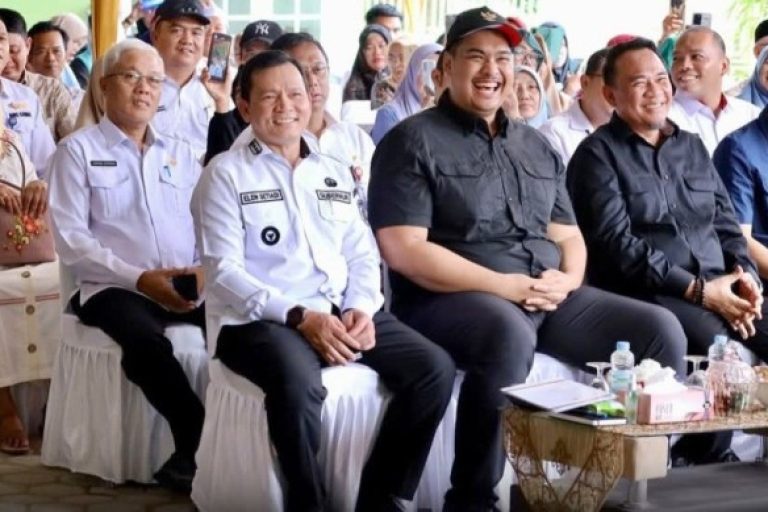 Ketua Dewan Perwakilan Rakyat Daerah (DPRD) Provinsi Sumatera Selatan (Sumsel), Andie Dinialdie, menghadiri acara peresmian Renovasi Madrasah Ibtidaiyah Al Wathoniyah, yang berada di Jalan K.H. Azhari, Kecamatan Seberang Ulu I Kota Palembang, pada hari Rabu, tanggal 12 Februari 2025.