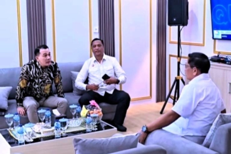Wakil Ketua Dewan Perwakilan Rakyat Daerah (DPRD) Provinsi Sumatera Selatan (Sumsel), Nopianto, mengikuti video conference bersama Deputi Badan Gizi Nasional (BGN), serta Sekretaris Daerah (Sekda) Sumsel, dan pihak lainnya pada hari Selasa, tanggal 4 Februari 2025.