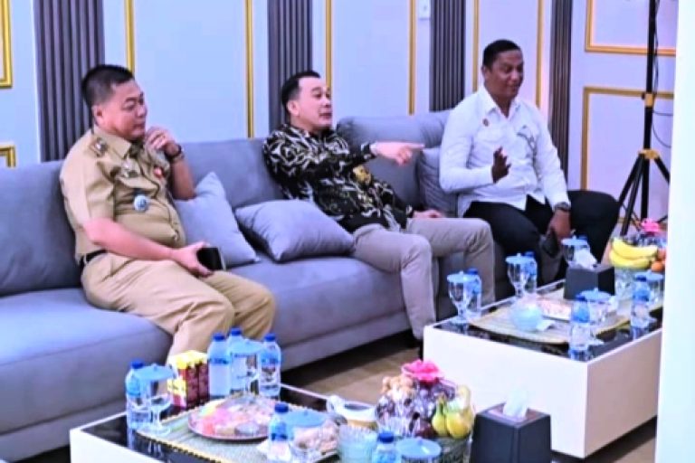 Wakil Ketua Dewan Perwakilan Rakyat Daerah (DPRD) Provinsi Sumatera Selatan (Sumsel), Nopianto, mengikuti video conference bersama Deputi Badan Gizi Nasional (BGN), serta Sekretaris Daerah (Sekda) Sumsel, dan pihak lainnya pada hari Selasa, tanggal 4 Februari 2025.