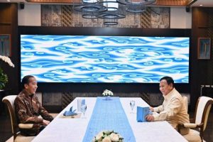 Presiden Republik Indonesia, Prabowo Subianto, melakukan buka puasa bersama mantan Presiden Republik Indonesia, Joko Widodo (Jokowi), di Istana Kepresidenan, Jakarta, pada hari Rabu, tanggal 26 Maret 2025. (MusiNews.id/Biro BPMI Sekretariat Presiden)