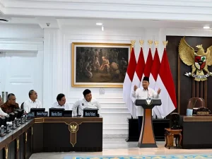 Presiden Republik Indonesia, Prabowo Subianto, mengumpulkan seluruh menteri dan wakil menteri yang tergabung di dalam Kabinet Merah Putih, pada hari Jum'at, tanggal 21 Maret 2025 di Ruang Sidang Kabinet, Istana Kepresidenan, Jakarta. (MusiNews.id/PresidenRI.go.id)