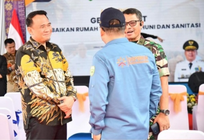 Ketua Dewan Perwakilan Rakyat Daerah (DPRD) Provinsi Sumatera Selatan (Sumsel), Andie Denaldie, menghadiri program Gerak Cepat Perbaikan Rumah Tidak Layak Huni dan Sanitasi Tahun 2025, yang diselenggarakan oleh Pemerintah Provinsi (Pemprov) Sumsel, hari Jum'at, tanggal 14 Maret 2025.