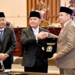 Ketua Dewan Perwakilan Rakyat Daerah (DPRD) Provinsi Sumatera Selatan (Sumsel), Andie Dinialdie, memimpin Sidang Paripurna Laporan Keterangan Pertanggungjawaban (LKPJ) Tahun Anggaran 2024. Sidang tersebut dihadiri oleh Gubernur Sumsel, Herman Deru, dan Wakil Gubernur (Wagub) Sumsel, Cik Ujang, pada hari Senin, tanggal 23 Maret 2025.