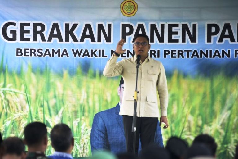 Wakil Menteri Pertanian (Wamentan) Republik Indonesia, Sudaryono, saat menghadiri acara panen padi dan serap gabah di Kecamatan Bambanglipuro, Kabupaten Bantul, Yogyakarta, pada hari Jum'at, tanggal 21 Maret 2025. (MUSINEWS.ID/PERTANIAN.GO.ID)