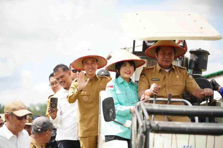Panen raya dipusatkan di lahan pertanian Desa Cahya Maju, Kecamatan Lempuing OKI pada Senin (7/4/2025).