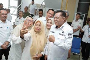 Di tengah padatnya agenda pemerintahan, Bupati Muba H M Toha tak lupa untuk menyentuh sisi kemanusiaan birokrasi.