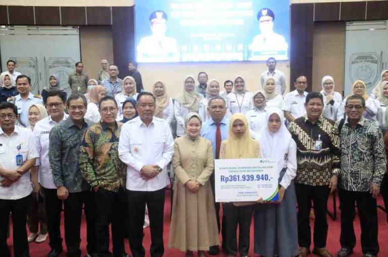 H. Cik Ujang menerima kunjungan kerja reses Komisi IX DPR RI masa persidangan II tahun sidang 2024 – 2025 ke Pemerintah Provinsi Sumatera Selatan di Graha Bina Praja (Rabu, 16/4/2025).