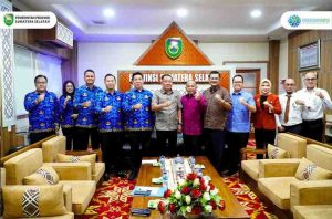 Wagub Cik Ujang saat menerima audiensi komisaris PT Jamkrida Sumsel di Ruang Tamu Wakil Gubernur Sumsel pada hari Kamis (17/4/2025).