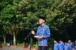 H. Muchendi Mahzareki mengajak seluruh aparatur sipil negara (ASN) untuk memperkuat solidaritas untuk mewujudkan visi Ogan Komering Ilir Maju Bersama.