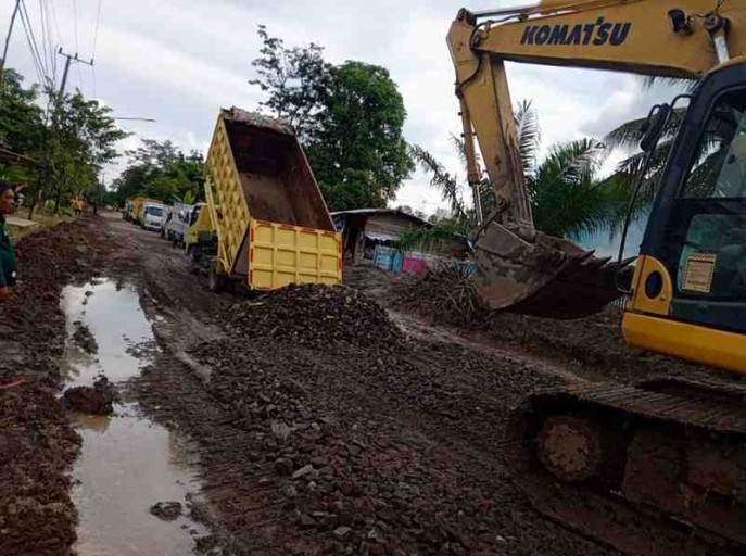 Jalan Provinsi Sekayu–PALI tidak hanya berfungsi sebagai jalur transportasi, tetapi juga sebagai penghubung utama bagi pelaku ekonomi di daerah tersebut.